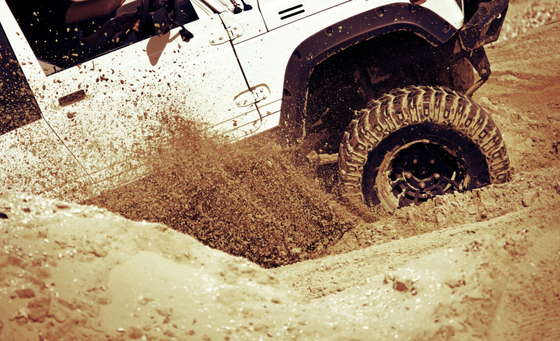 Różnice między napędem 4x4 a 4x2 1 Różnice między napędem 4x4 a 4x2 4x4 Różnice między napędem 4x4 a 4x2