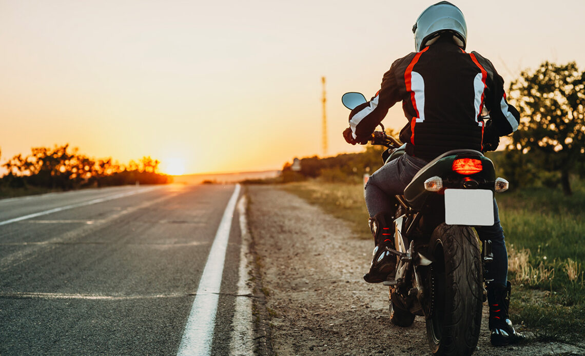 Jak nauczyć się jeździć na motocyklu? -10 prostych kroków 1 Jak nauczyć się jeździć na motocyklu? -10 prostych kroków nauka jazdy motocyklem