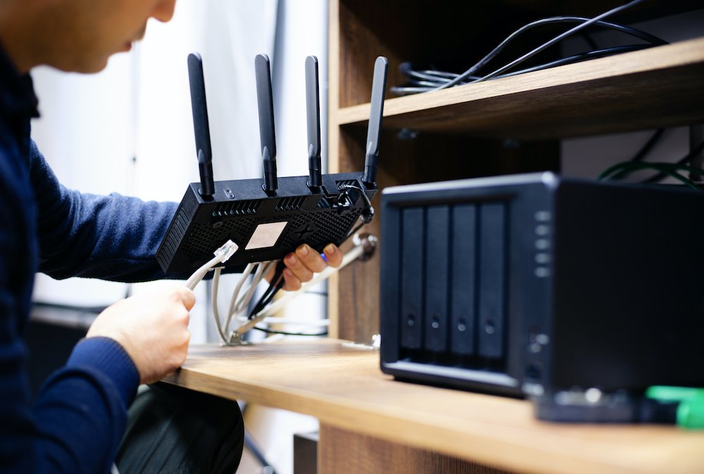 12 użytecznych sposobów na ponowne wykorzystanie starego routera 1 12 użytecznych sposobów na ponowne wykorzystanie starego routera router